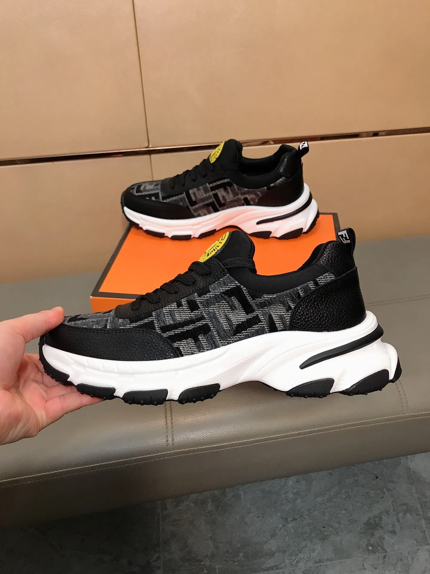 Factory price 442 💥💥🔺🔺FENDI [Fendi] Men’s new casual shoes are a hit! , that kind of calm connotation️elegant taste is indescribable to start the journey of fashionable shoes💍💍to cope with various occasions calmly! The momentum of the big names speaks for itself! Comfortable and comfortable on the feet! Materials: Imported printed materials, stitched with cowhide design, sheepskin feet, a fashion must-have! Code number: 38-44